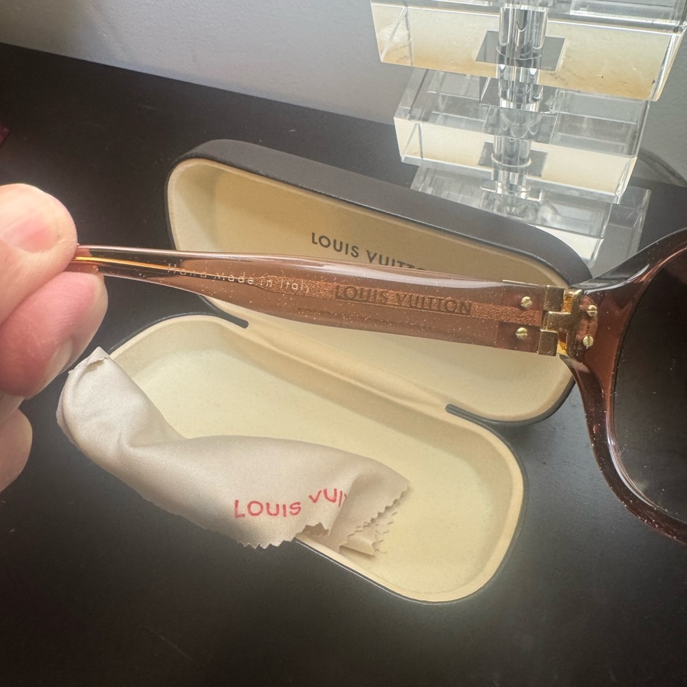 Louis Vuitton Elegant Brown Sunglasses - Picture 8 of 12